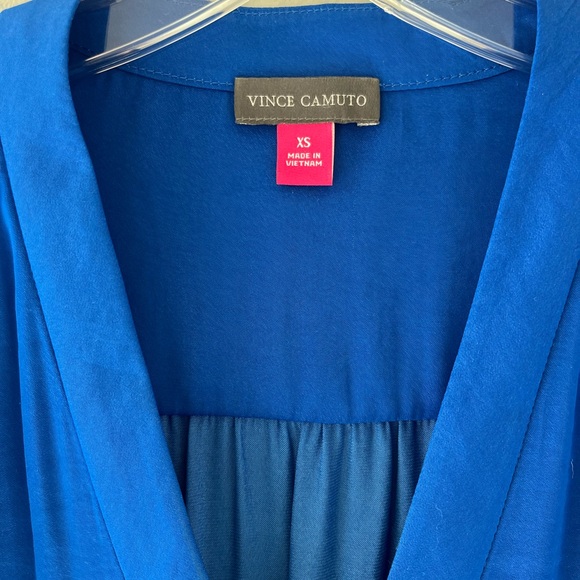 Vince Camuto Blue Relaxed V-neck Blouse with 3/4 Sleeves - Picture 4 of 6